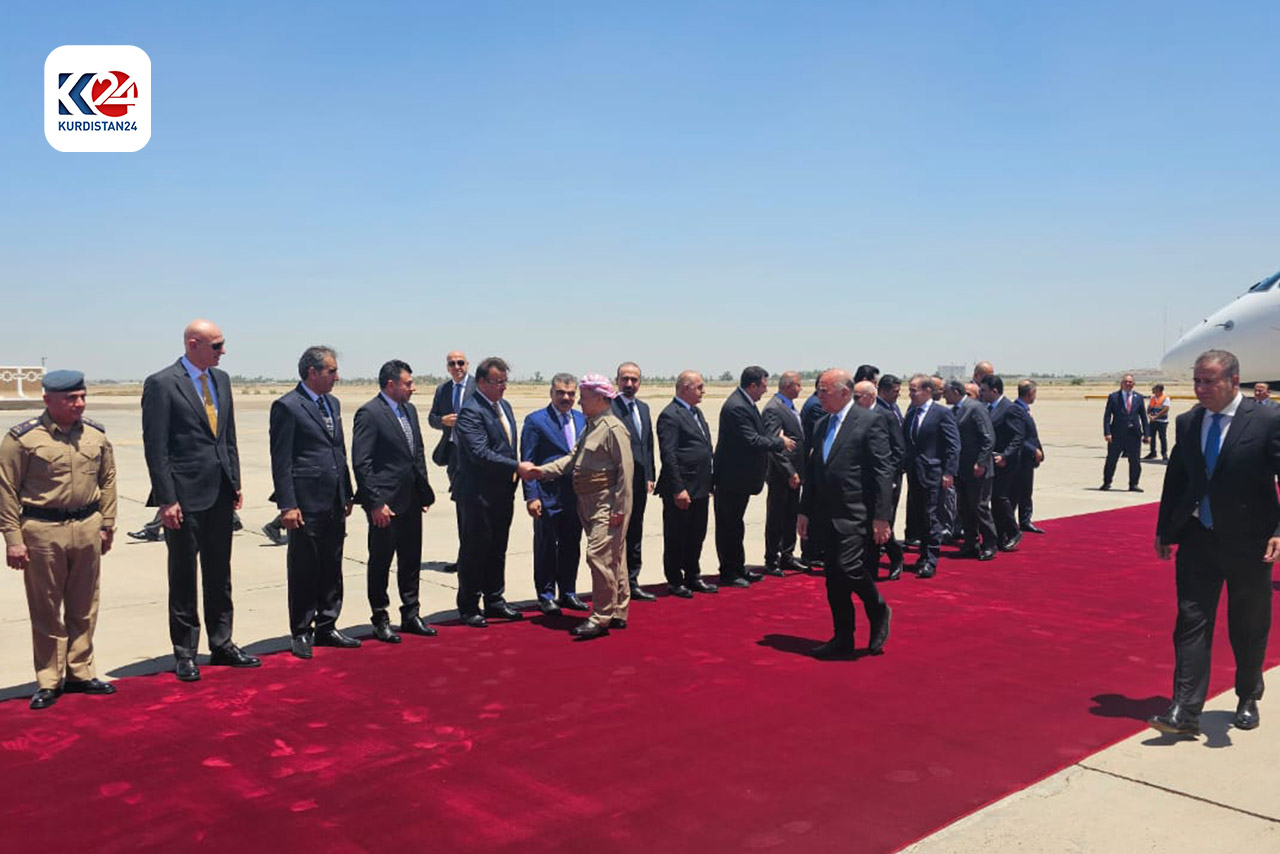 پێشوازیکردنی سەرۆک بارزانی لە فڕۆکەخانەی نێودەوڵەتیی بەغدا (وێنە: شڤان جەباری - کوردستان24)